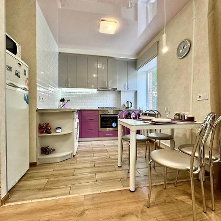 Apartpoltava Витончені Апартаменти Біля Лялькового Театру, Звітна Документація Для Відрядження, Банківський Чек 외부 사진