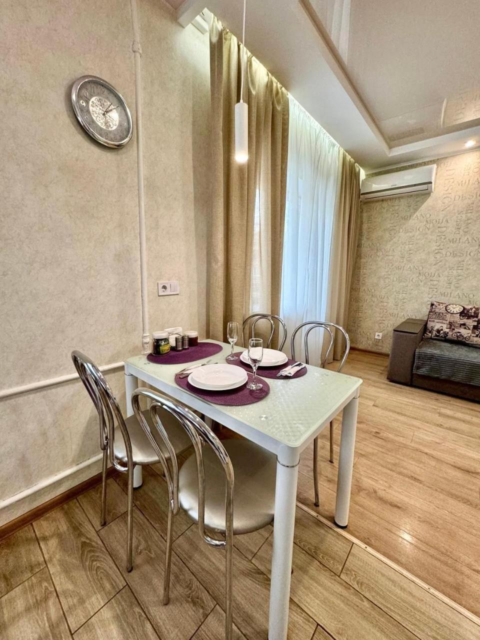 Apartpoltava Витончені Апартаменти Біля Лялькового Театру, Звітна Документація Для Відрядження, Банківський Чек 외부 사진
