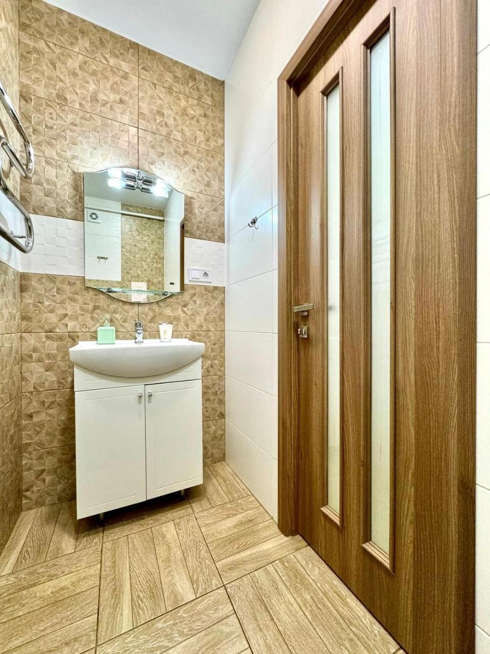 Apartpoltava Витончені Апартаменти Біля Лялькового Театру, Звітна Документація Для Відрядження, Банківський Чек 외부 사진