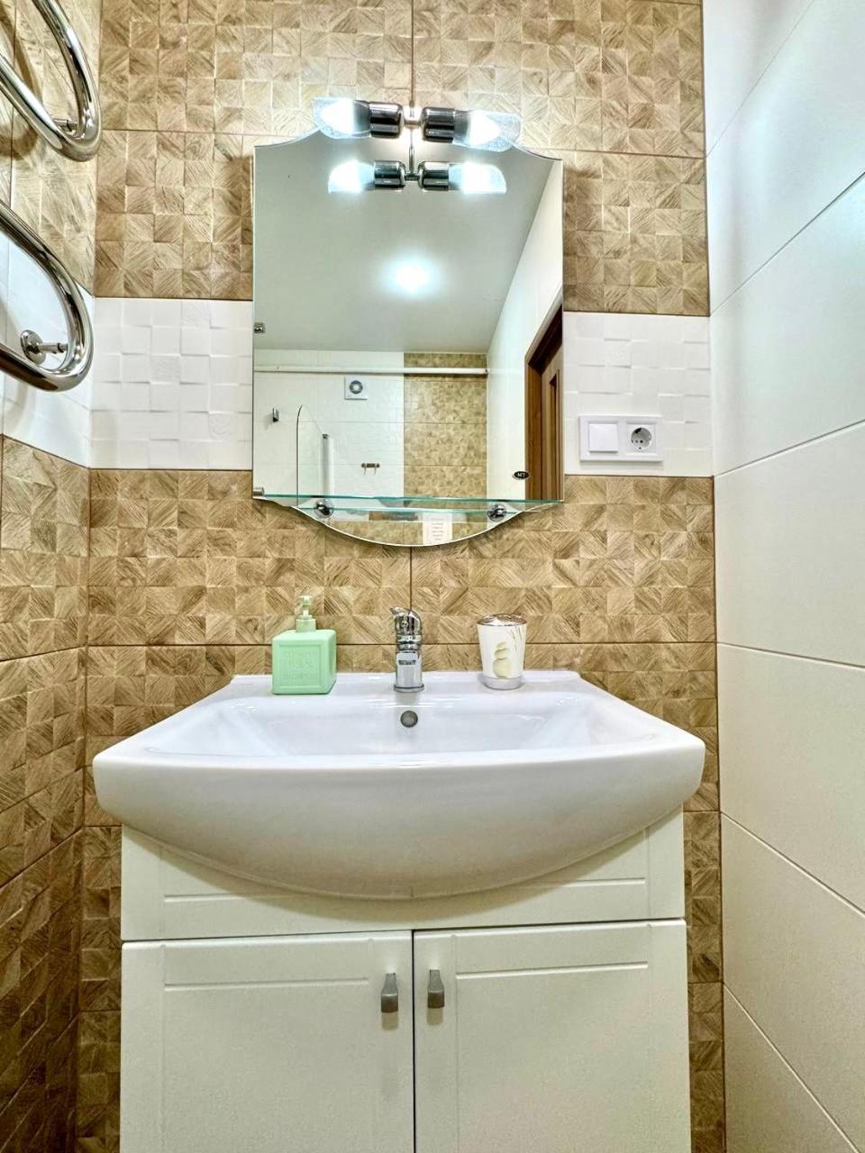 Apartpoltava Витончені Апартаменти Біля Лялькового Театру, Звітна Документація Для Відрядження, Банківський Чек 외부 사진
